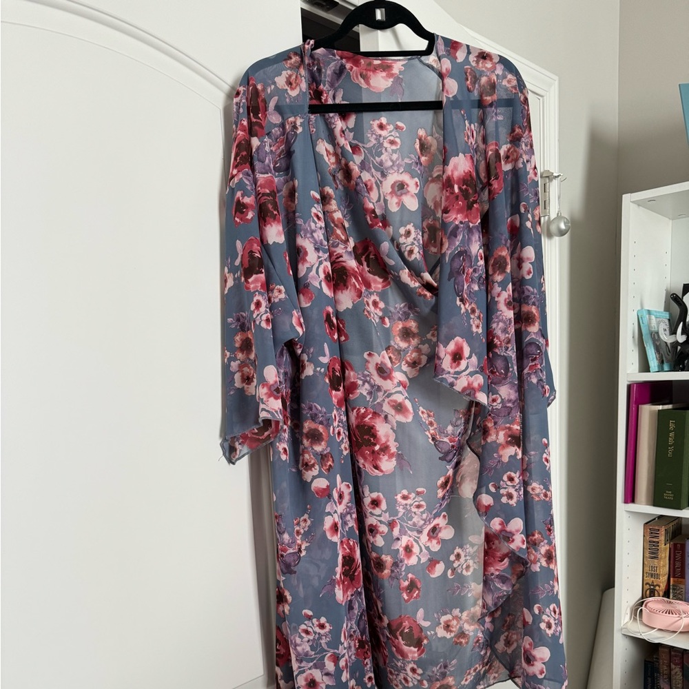 Beautiful blue/pink floral kimono